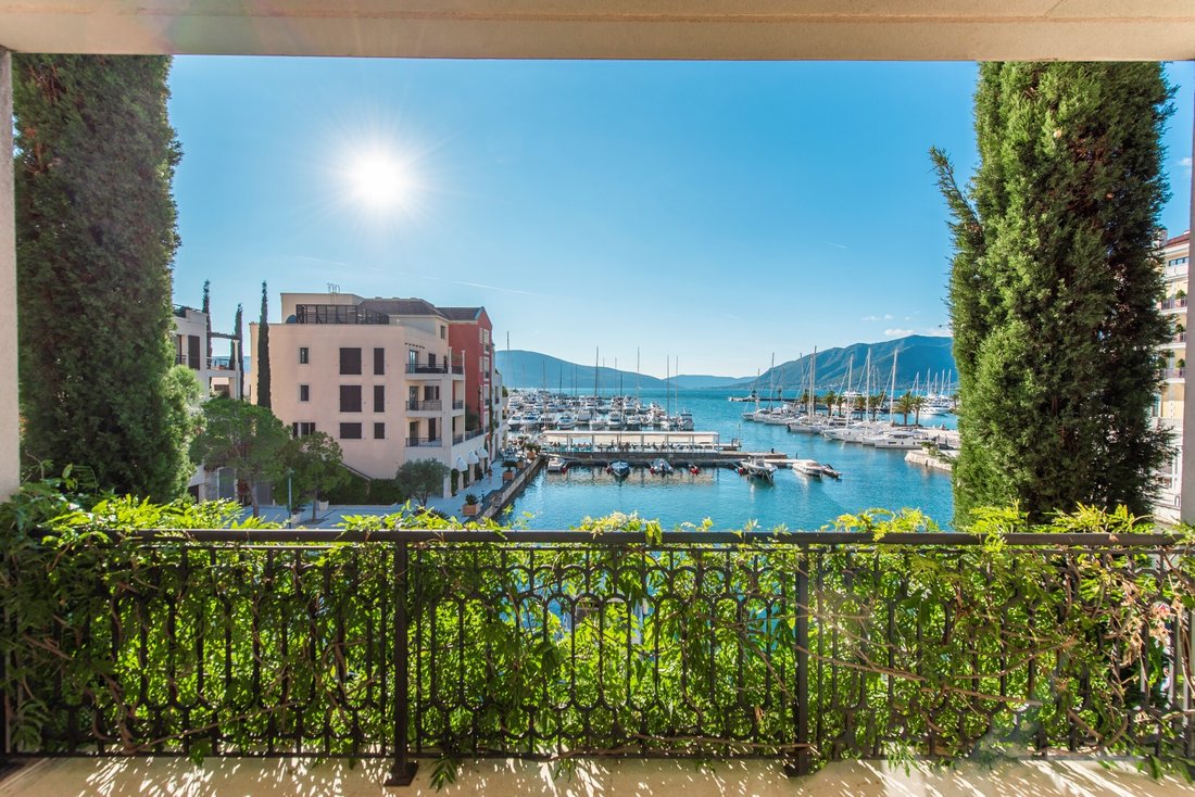 Apartment in Tivat, Tivat Municipality, Montenegro 2 - 16433210