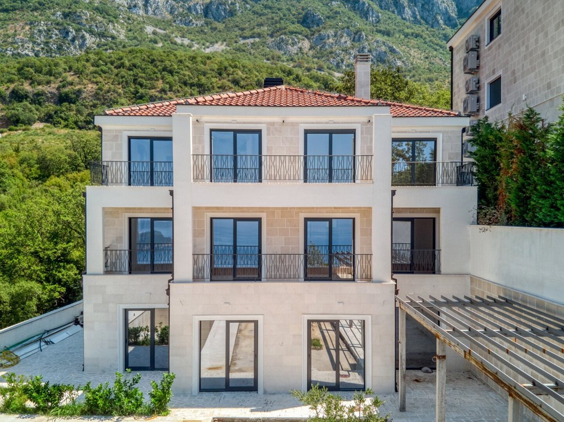 Villa in Sveti Stefan, Budva Municipality, Montenegro 2 - 16438570