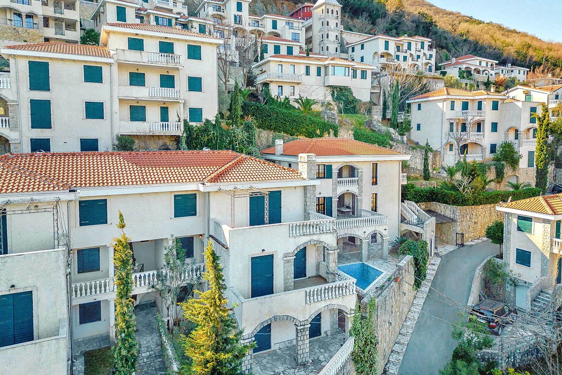 Apartment in Kostanjica, Kotor, Herceg Novi Municipality, Montenegro 2 - 16454378