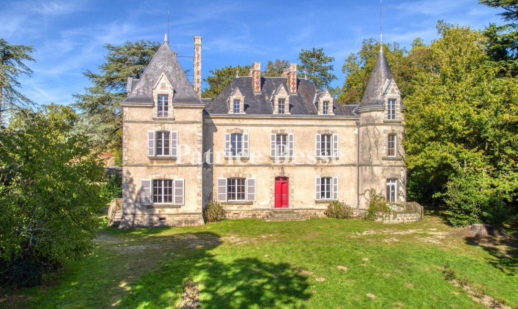 A 19th Century Mansion With Former Outbuildings In 1 Hectare Grounds, In The Centre Of A Village