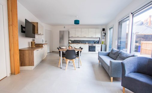 Castle for Sale in Écouflant, Pays de la Loire, France