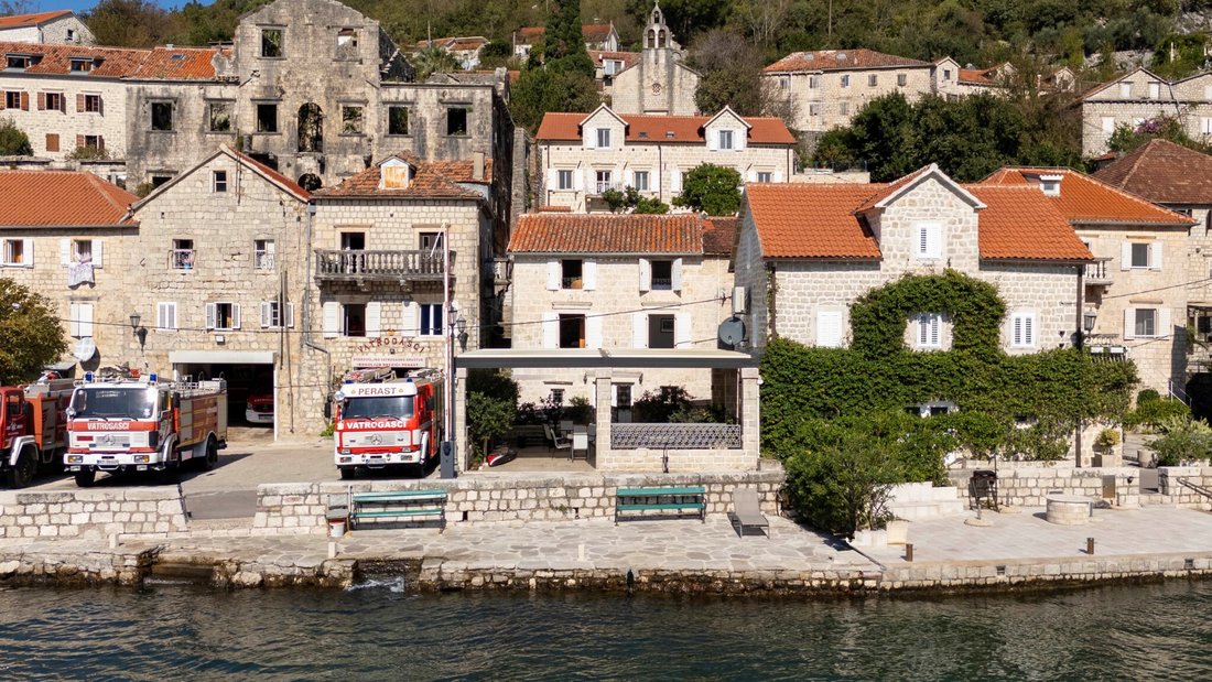 Villa in Perast, Kotor Municipality, Montenegro 2 - 16449720