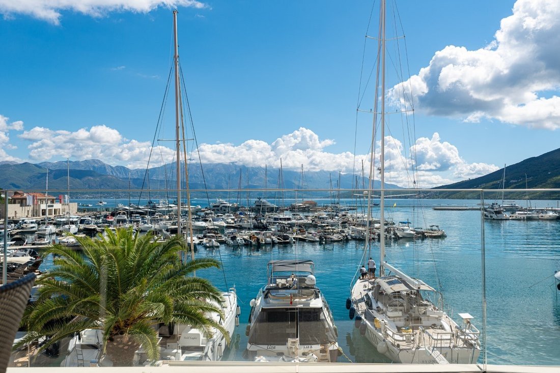 Apartment in Kumbor, Herceg Novi Municipality, Montenegro 1 - 16442937