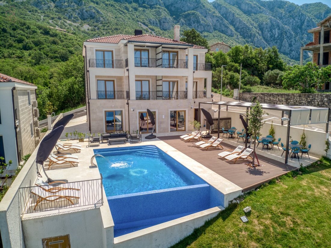 Villa in Sveti Stefan, Budva Municipality, Montenegro 3 - 16438218