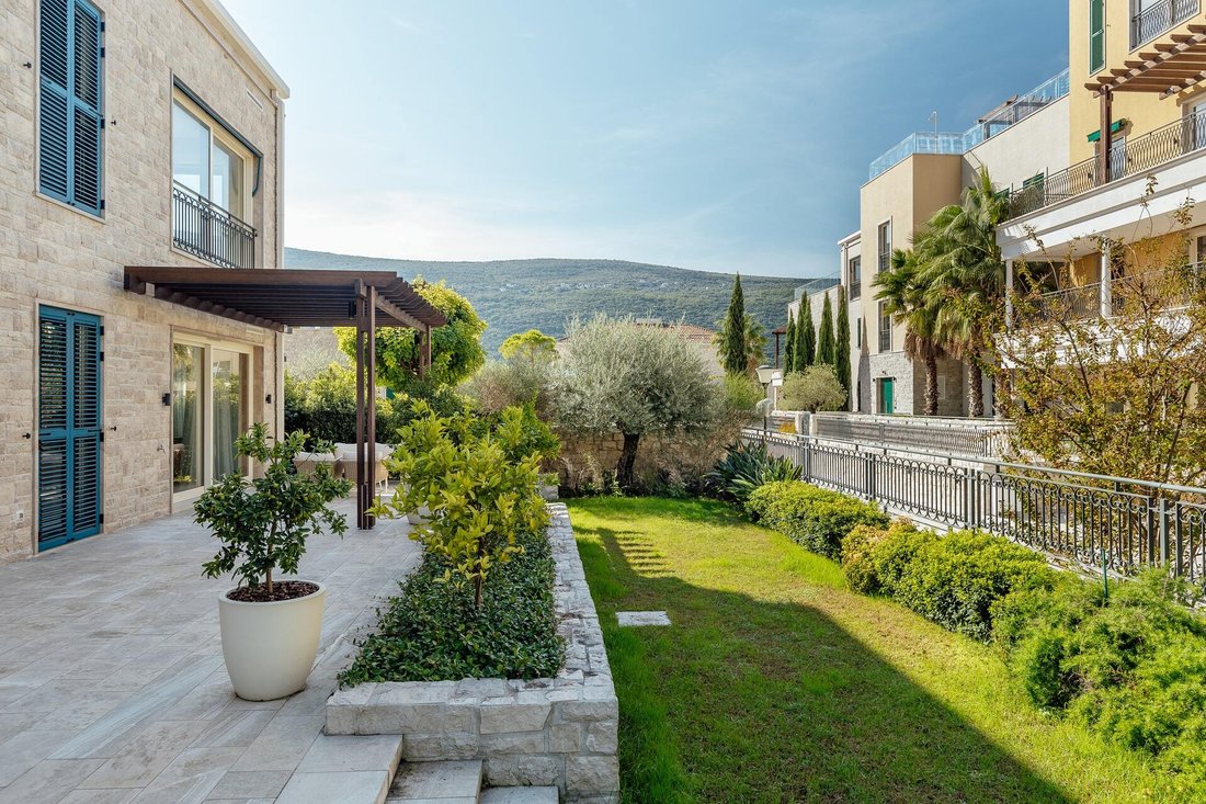 Apartment in Kumbor, Herceg Novi Municipality, Montenegro 2 - 16442243