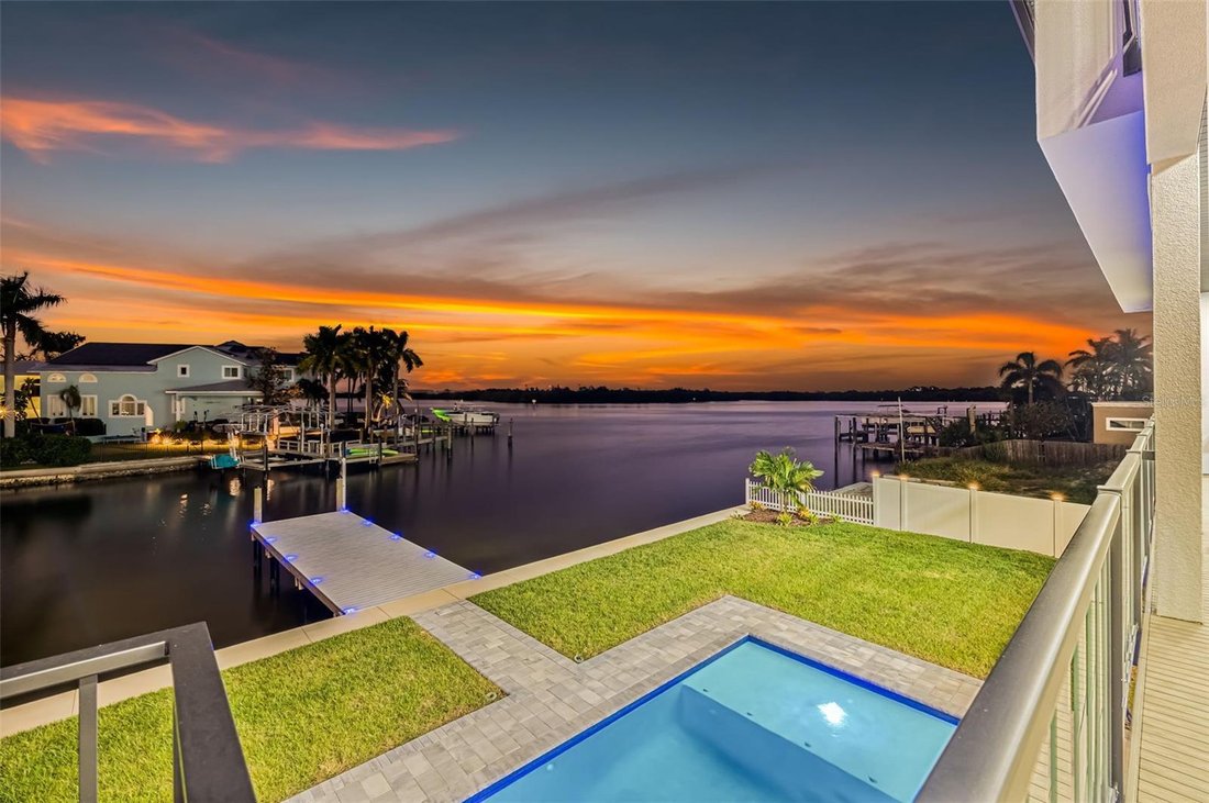 House in St. Petersburg, Florida, United States 1 - 14640071