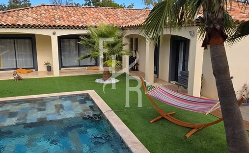 Castle for Sale in Plan-d'Aups-Sainte-Baume, Provence-Alpes-Côte d'Azur, France