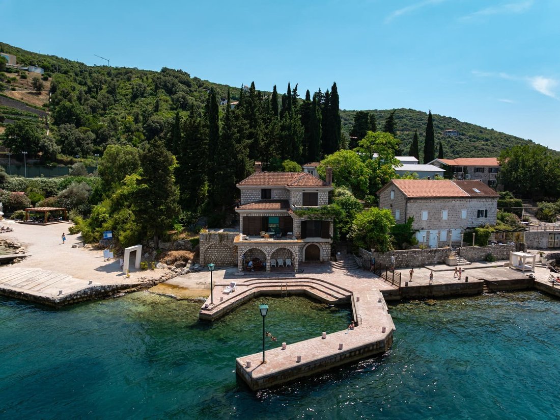 Villa in Rose, Herceg Novi Municipality, Montenegro 2 - 16445923
