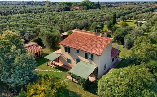 Country House in Castagneto Carducci, Tuscany, Italy 1