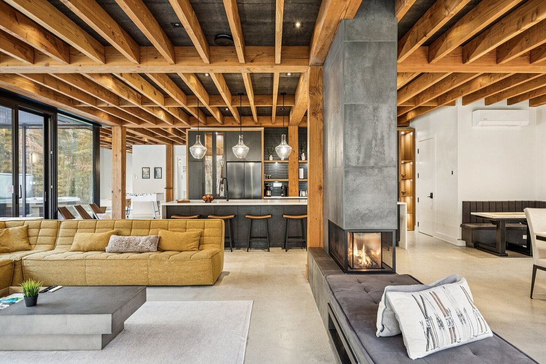 House in Mont-Tremblant, Quebec, Canada 1 - 16458377