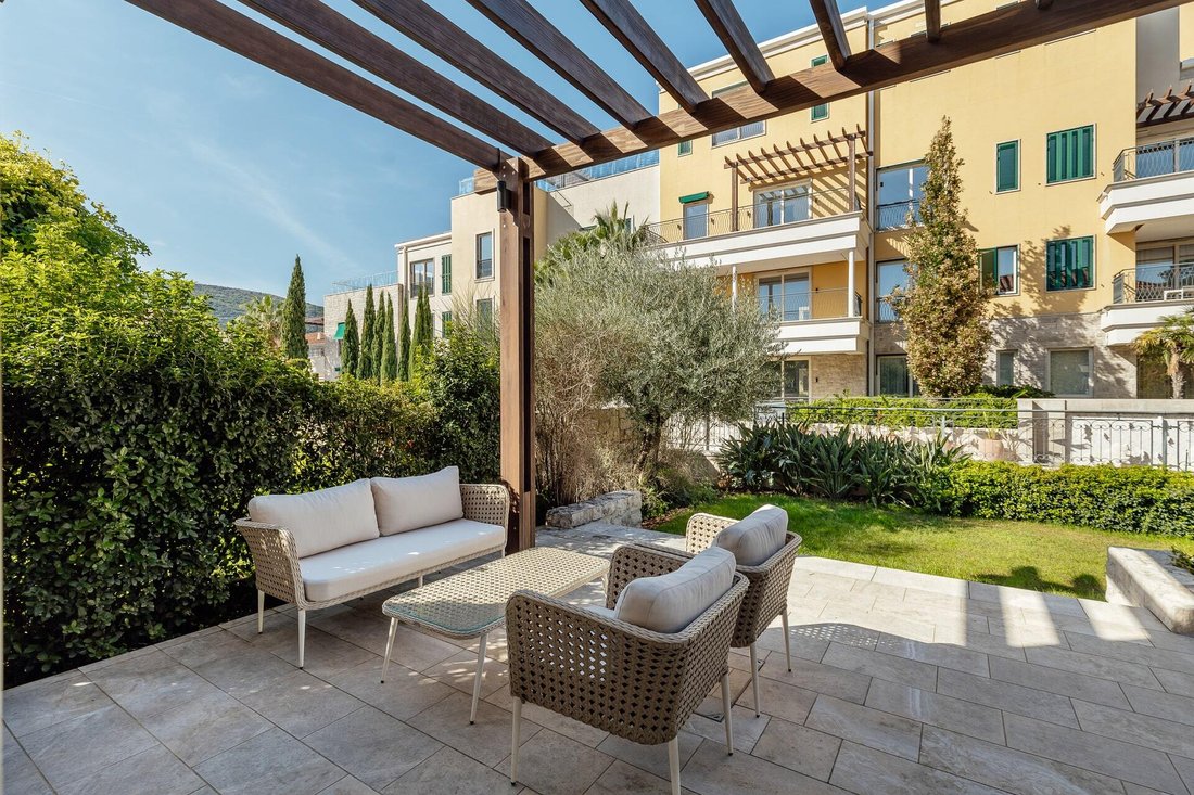 Apartment in Kumbor, Herceg Novi Municipality, Montenegro 3 - 16442243