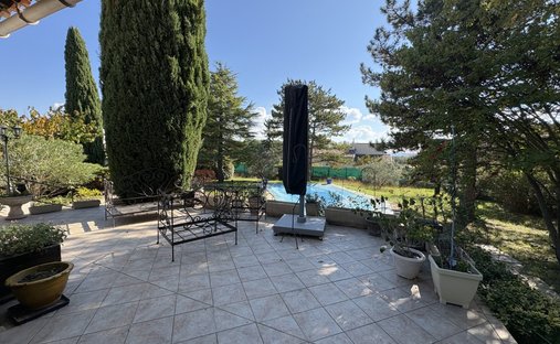 House in Lauris, Provence-Alpes-Côte d'Azur, France 1