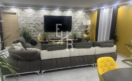 Castle for Sale in Plan-d'Aups-Sainte-Baume, Provence-Alpes-Côte d'Azur, France