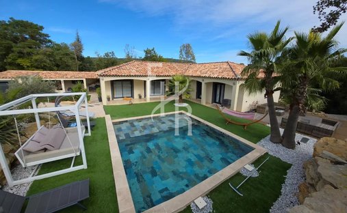 Castle for Sale in Plan-d'Aups-Sainte-Baume, Provence-Alpes-Côte d'Azur, France