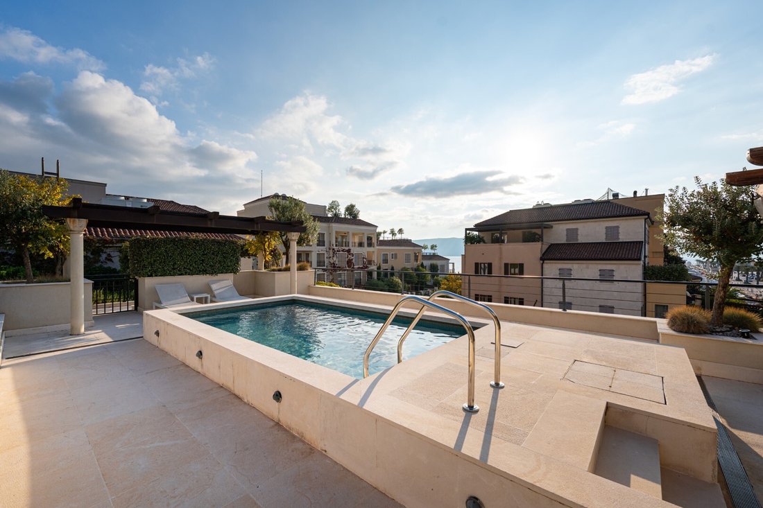 Penthouse in Tivat, Tivat Municipality, Montenegro 2 - 16420690