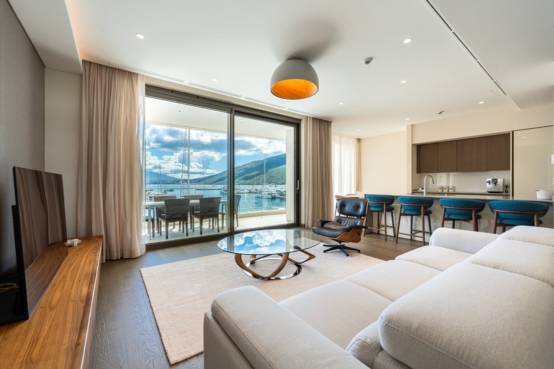 Apartment in Kumbor, Herceg Novi Municipality, Montenegro 2 - 16442937