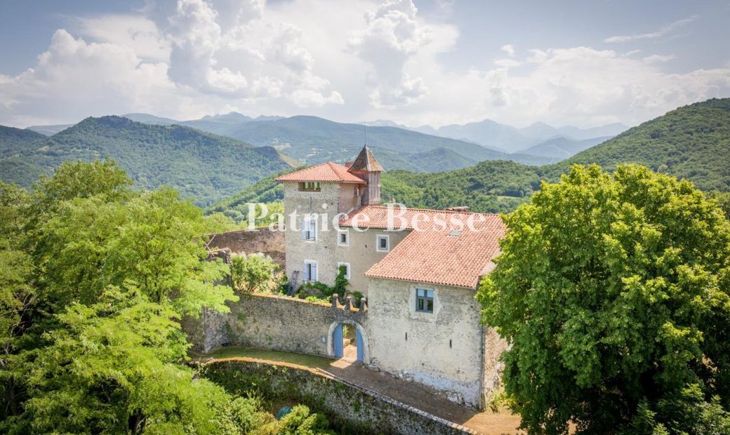 A 12th Century Chateau With Ramparts And 15 Hectares Of Grounds, Listed As A Historical