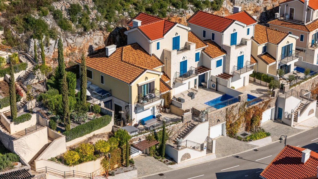 Townhouse in Milovići, Tivat Municipality, Montenegro 1 - 16437127
