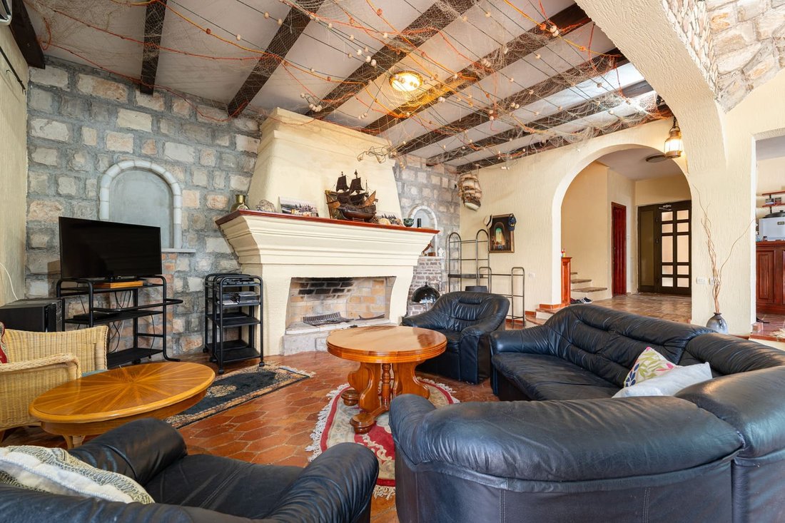 Villa in Rose, Herceg Novi Municipality, Montenegro 4 - 16445923