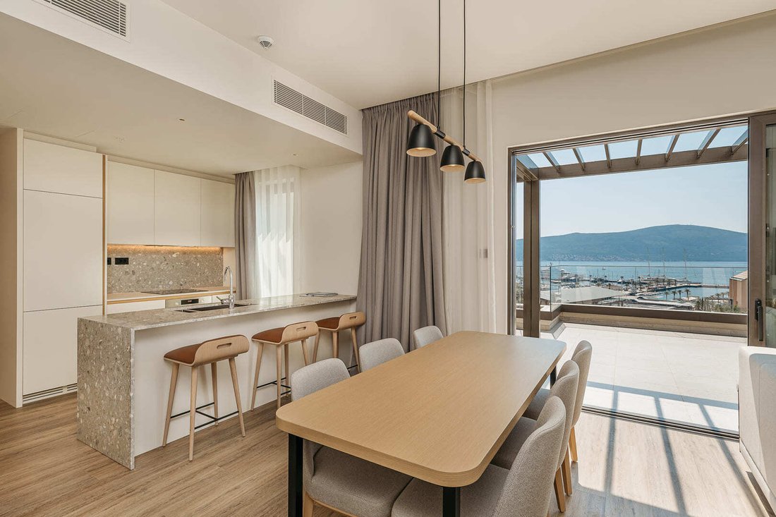 Penthouse in Tivat, Tivat Municipality, Montenegro 4 - 16420772