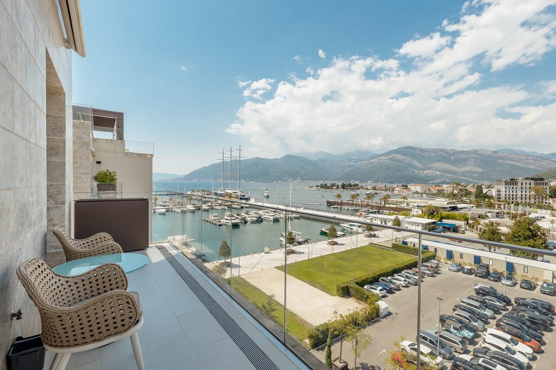 Apartment in Tivat, Tivat Municipality, Montenegro 1 - 16420756