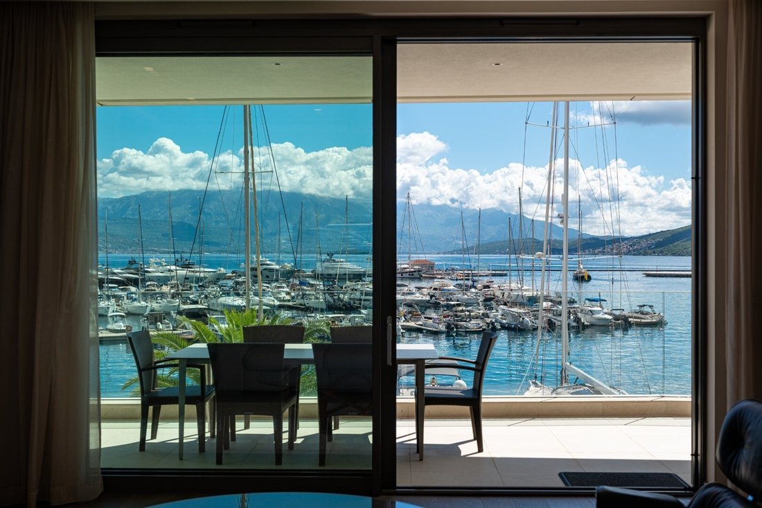Apartment in Kumbor, Herceg Novi Municipality, Montenegro 4 - 16442937
