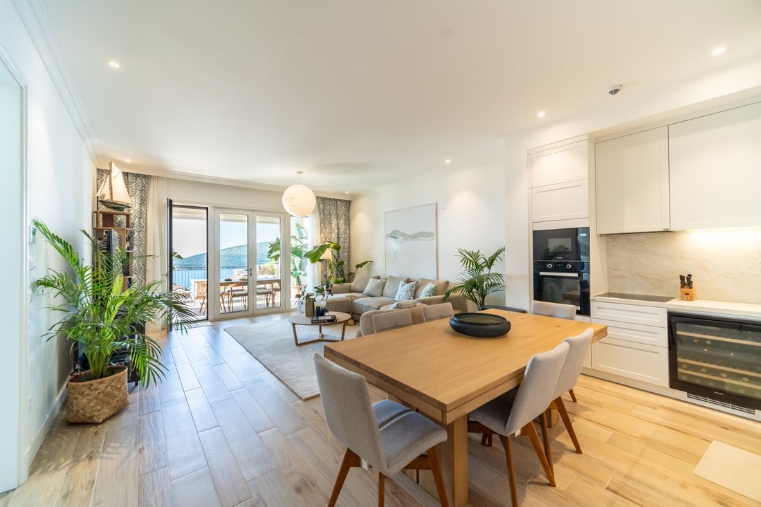 Apartment in Milovići, Tivat Municipality, Montenegro 3 - 16434220