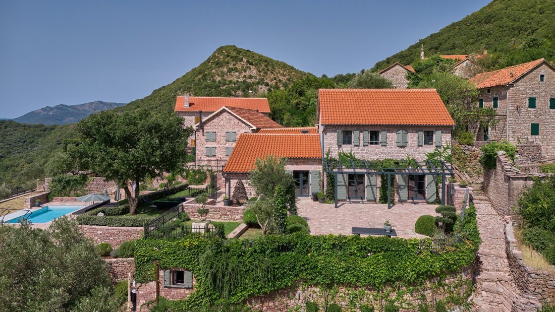 Estate in Gornja Lastva, Kotor Municipality, Montenegro 5 - 16452717