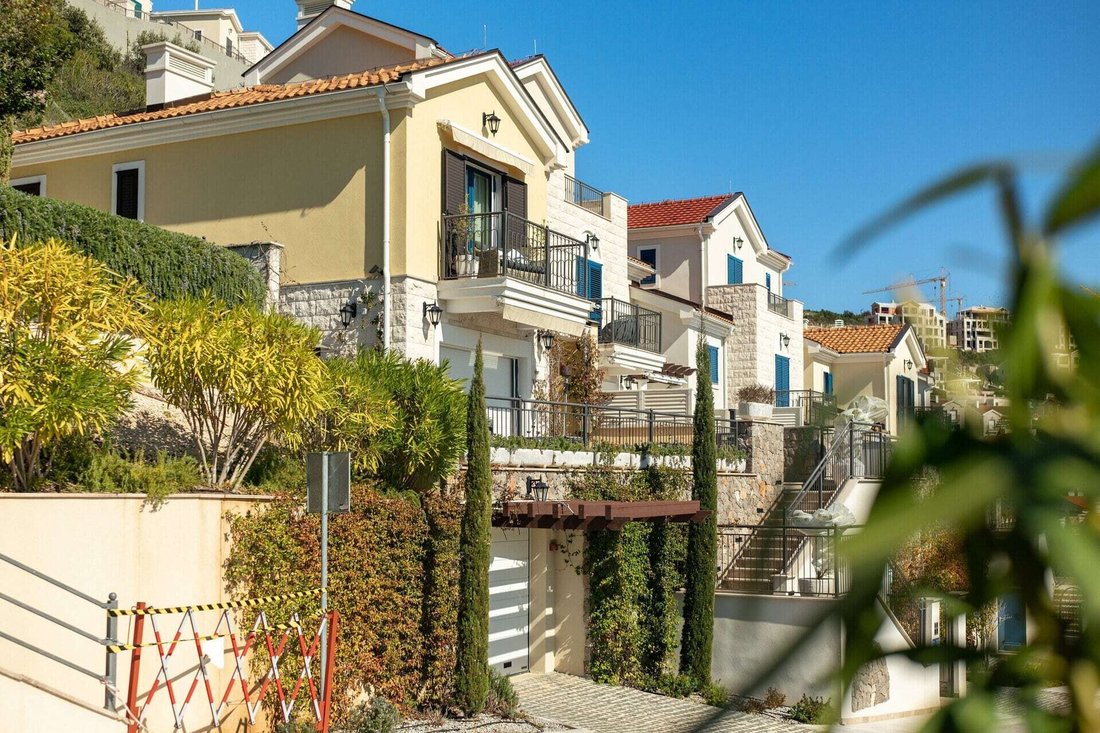 Townhouse in Milovići, Tivat Municipality, Montenegro 2 - 16437127