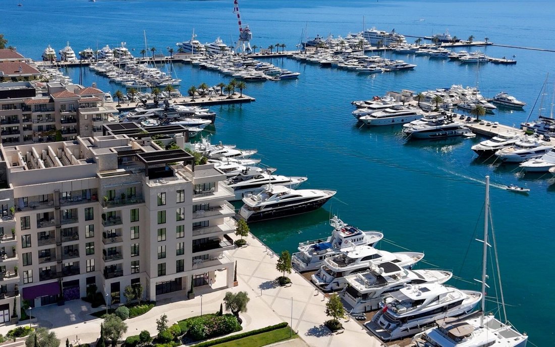 Penthouse in Tivat, Tivat Municipality, Montenegro 1 - 16431411