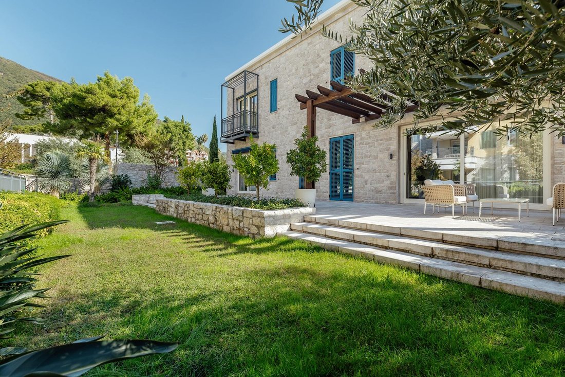 Apartment in Kumbor, Herceg Novi Municipality, Montenegro 1 - 16442243