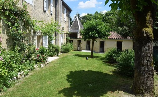 Country House in Le Brouilh-Monbert, Occitania, France 1