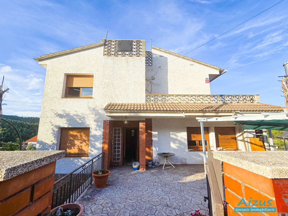 Chalet in Corbera de Llobregat, Catalonia, Spain 1 - 16163812