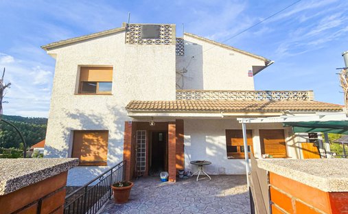 Chalet in Corbera de Llobregat, Catalonia, Spain 1