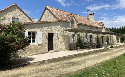 Elegant 18th Century Manor With Towers In The Heart Of Gascony