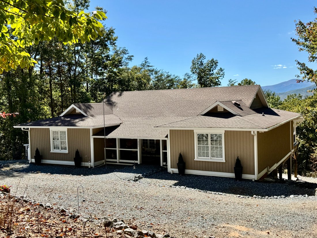 House in Lake Lure, North Carolina, United States 1 - 15390865