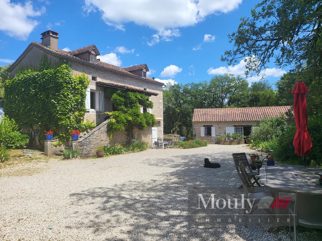 Estate in Saint-Cirq-Lapopie, Occitania, France 2 - 16461917