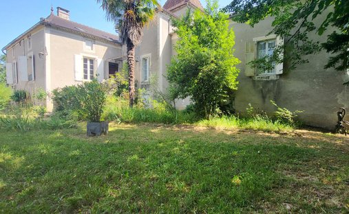 Castle for Sale in Luzech, Occitanie, France