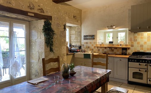 Elegant 18th Century Manor With Towers In The Heart Of Gascony