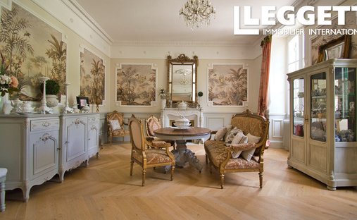 Near Villeneuve Sur Lot Magnificent Riverside Chateau With 6 Bedrooms And 8 Hectares Of Land