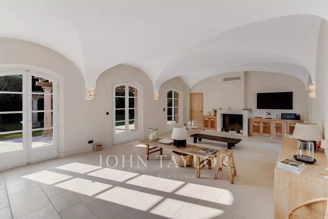 Estate in Grimaud, Provence-Alpes-Côte d'Azur, France 5 - 16461011