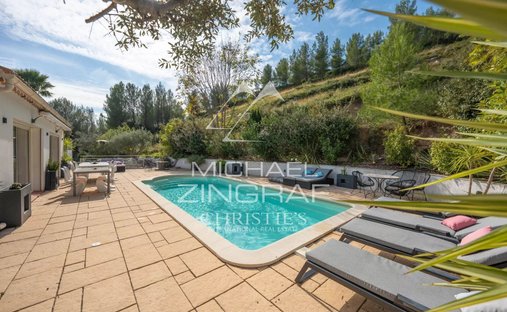 Villa in Golf-Embus-Enco de Botte-Bellons, Allauch, France 1
