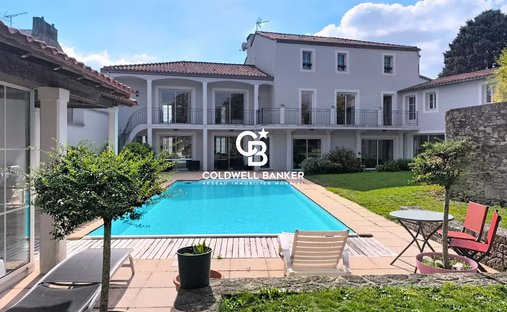 Castle for Sale in Les Herbiers, Pays de la Loire, France