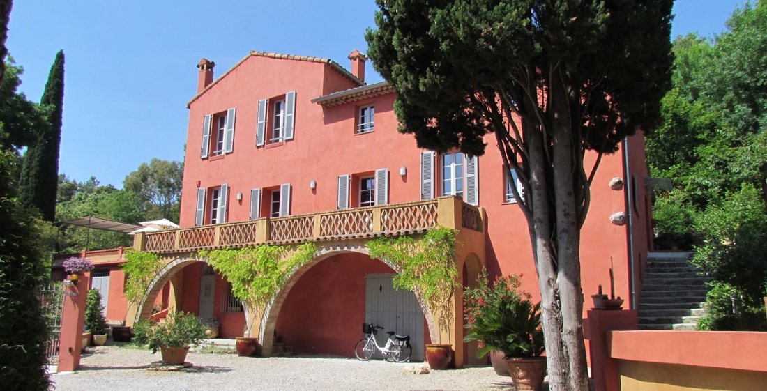 Estate in Bois Fleuri-Chevre d'Or-Saint Philippe, Biot, France 1 - 16397401
