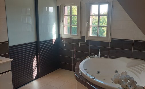 For Sale Dpt Eure (27) Near Pacy Sur Eure Moulin 353 M2 With Swimming Pool On Land Of 5542 M2 On The