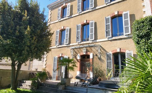 House in Charles de Gaulle, Cahors, France 1