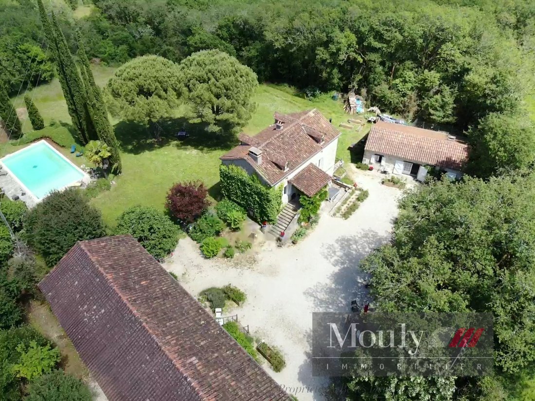 Estate in Saint-Cirq-Lapopie, Occitania, France 1 - 16461917