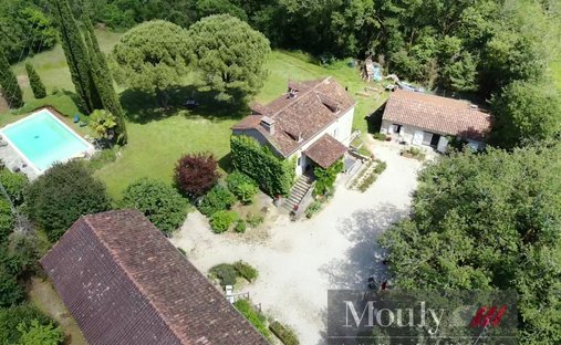 Estate in Saint-Cirq-Lapopie, Occitania, France 1