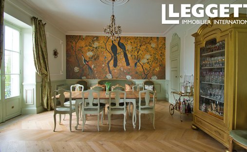 Near Villeneuve Sur Lot Magnificent Riverside Chateau With 6 Bedrooms And 8 Hectares Of Land