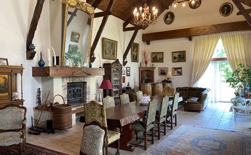 Elegant 18th Century Manor With Towers In The Heart Of Gascony